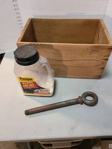 lot 4127 image: Large eye bolt, ice melt, wooden box