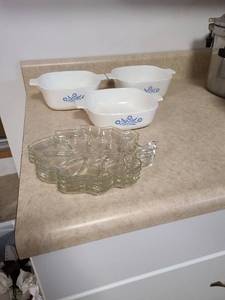 lot 4131 image: Three Corningware casseroles no lids and 4 glass snack plates
