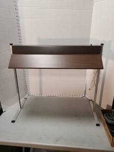 lot 4208 image: Grow light 23x26x12, needs new bulb