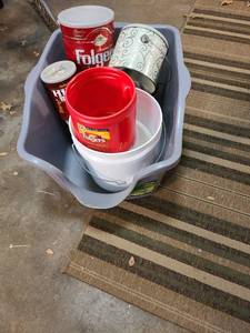 lot 4323 image: Cat litter box and contents