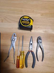 lot 4330 image: 25 measuring tape, pliers, screwdrivers