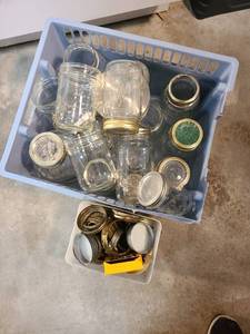 lot 4427 image: Assorted canning jars and lids