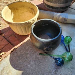 lot 5002 image: Clay pot 11 x 14 dia, plastic pot nd 4 watering globes