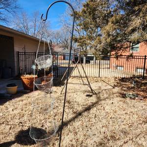 lot 5012 image: Shepherds hook 75 tall with tiered wire baskets