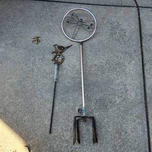 lot 5014 image: Spinning sprinkler and rain guage