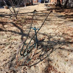 lot 5017 image: Antique plowcultivator 40 x50