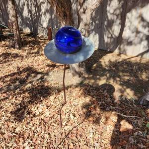 lot 5020 image: Gazing ball on metal stand 43 tall
