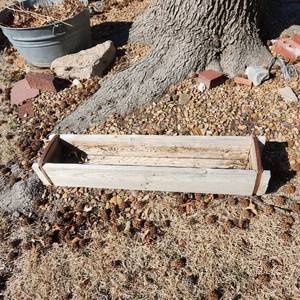 lot 5021 image: Wood planter 24 wide