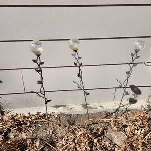 lot 5025 image: Glass and metal garden decor