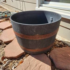 lot 5030 image: Resin whiskey barrel 16 x 23 dia
