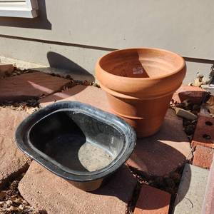 lot 5031 image: Ceramic oval pot and clay pot 12 x 13 dia