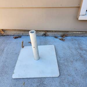 lot 5032 image: Metal Umbrella stand 15.75 x 15.75 x 12