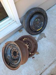 lot 5033 image: Two wheels appx sizes 16.5 and 15.25 at widest. Also, a spare tire on a wheel T11570D14