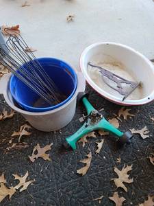 lot 5038 image: Oval enamelware bowl with decorative fence hook, buckets, sprinkler