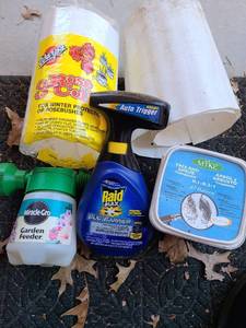 lot 5039 image: Rose collars, full bottle bug barrier, garden feeder in a tub