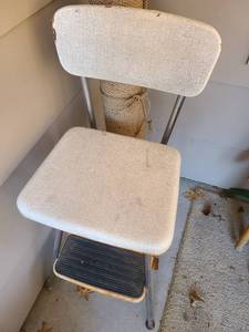 lot 5040 image: Vintage Cosco step stool