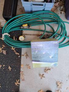 lot 5046 image: Lawn watering kit