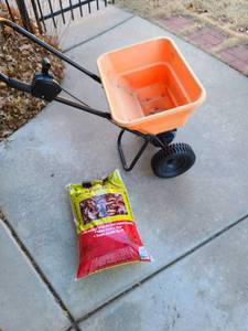 lot 5051 image: Spreader and bag of Hi-Yield grub control
