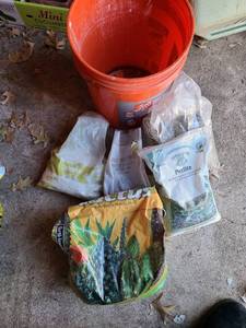 lot 5102 image: 5 gallon bucket with assorted product from the shed