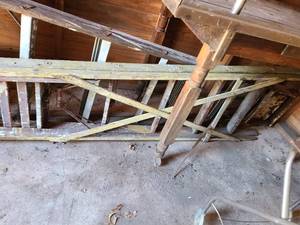 lot 5104 image: Two stepladders, 6 and 8 on floor
