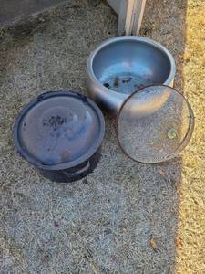 lot 5109 image: Large Granite Ware stock pot with lid, bug picnic screen and a pot with a hole in it