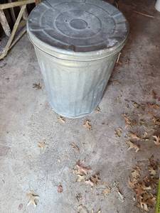 lot 5112 image: Galvanized trash can, lid has no handle but does have days of the week stamped on the lid