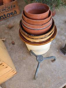 lot 5212 image: Crock, baskets, flowerpots metal stand