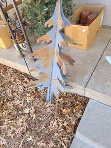 lot 5215 image: Metal tree 42 tall