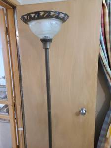 lot 6002 image: Floor lamp 71 tall
