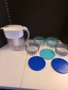 lot 1111 image: Brita pitcher, 4 Pyrex storage bowls, 3 lids