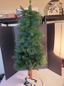 lot 1202 image: Tree with lights 50 tall