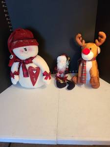 lot 1203 image: Stuffed holiday decor