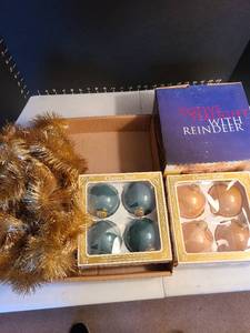 lot 1205 image: Holiday decor