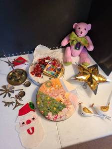 lot 1209 image: Christmas decor