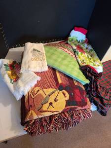 lot 1215 image: Holiday throw blanket, runner, fingertip towels, apron