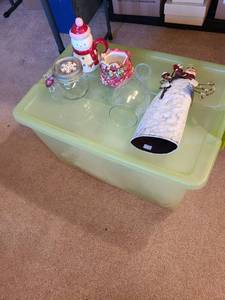 lot 1217 image: Tote with holiday decor