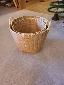 lot 1220 image: Two container store baskets, larger is 14 x 17