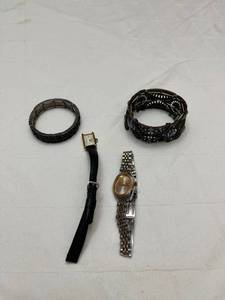 lot 1603 image: Ladies jewelry