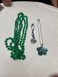 lot 1607 image: Ladies jewelry