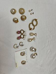 lot 1609 image: Ladies jewelry