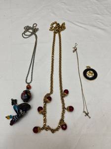 lot 1614 image: Ladies jewelry