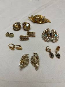 lot 1622 image: Ladies jewelry