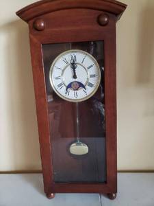 lot 1042 image: Ethan Allen wall clock approx 24 tall