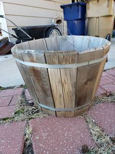 lot 5007 image: Wooden planter 15 x 21 dia,