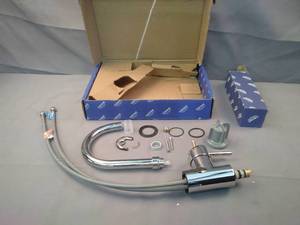 lot 6120 image: Grohe 32138002 Concetto Single-Handle Bathroom Faucet, Starlight Chrome (B07PXT2TN9)