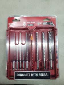 lot 2600 image: Milwaukee Sds Plus Mx4�� 4 Cutter Drill Bit Kit 8Pc