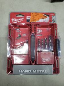 lot 2601 image: Milwaukee 48-89-2331 - 15-Piece RED HELIX Cobalt Fractional Drill Bit Set