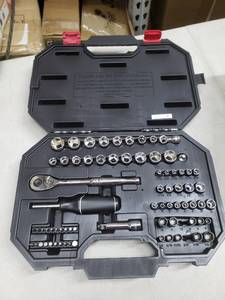 lot 2609 image: Husky Mechanics Tool Set (75-Piece)