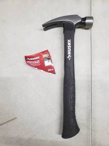lot 2644 image: Husky 20oz Fiberglass Rip Claw Hammer