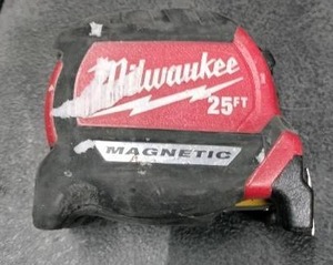 lot 3076 image: Milwaukee 25 Tape Measure Red Magnetic